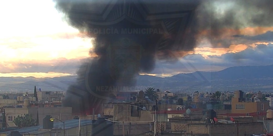 Bomberos de Nezahualcóyotl sofocaron un incendio en una vivienda de la colonia El Sol.