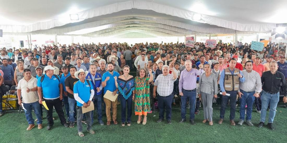 Cumple Evelyn Salgado en Jaleaca de Catalán compromiso con pueblos de la región.