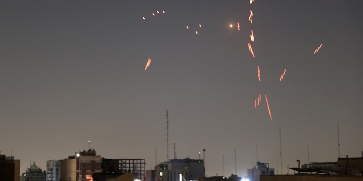 Aunque especialistas consideran improbable una tercera guerra mundial, alertan sobre riesgos regionales con impacto geopolítico.