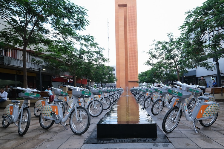 Gobernador Pablo Lemus encabeza entrega de 1000 bicicleta eléctricas de Mi Bici.