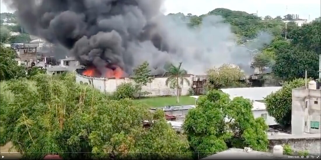 Incendio del centro nocturno, Híbrido, ayer, en Villahermosa.