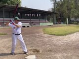 Luego de haber superado el contagio de Covid-19, el Presidente se escapó unas horas para ponerse en forma en un deportivo de béisbol. En redes sociales, publicó un video donde dice “Ya estoy poniéndome en forma, macaneando. Un saludo”.