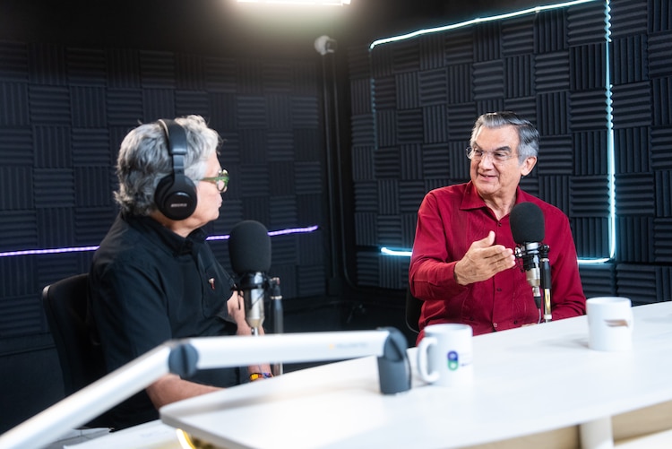 El gobernador de Tamaulipas, Américo Villarreal, durante el programa 'Diálogos con Américo'.
