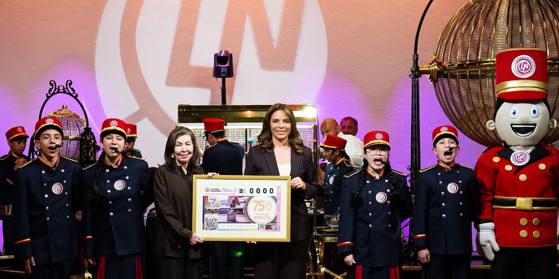 Autoridades en el sorteo realizado.