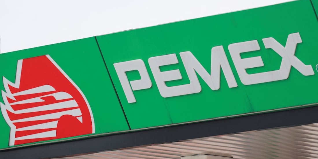 Logo de Pemex en una gasolinera de la Ciudad de México, en una fotografía ilustrativa.