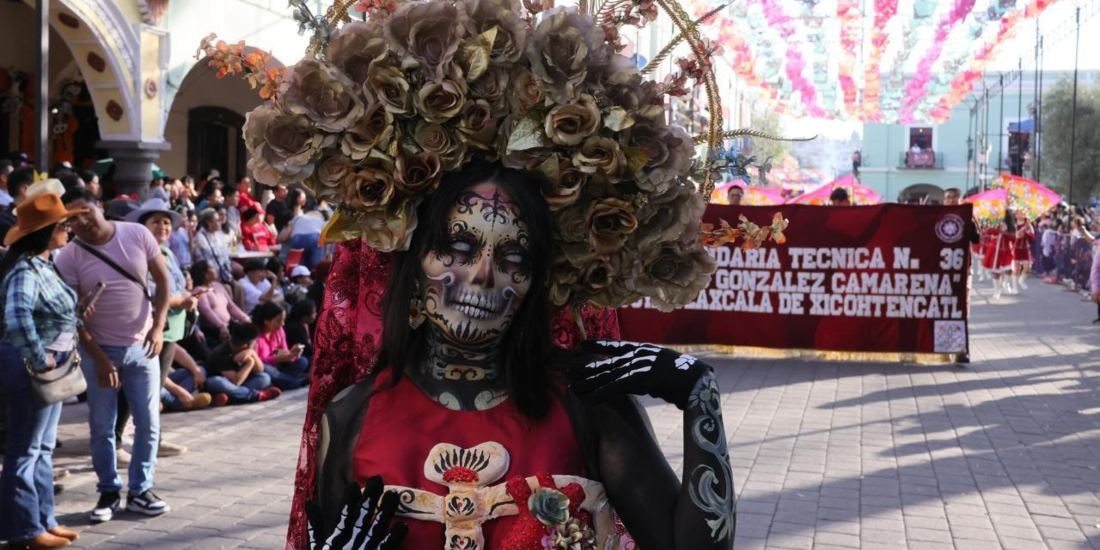 Desfile de la Feria Tlaxcala 2025 llena las calles de color, tradición y alegría.