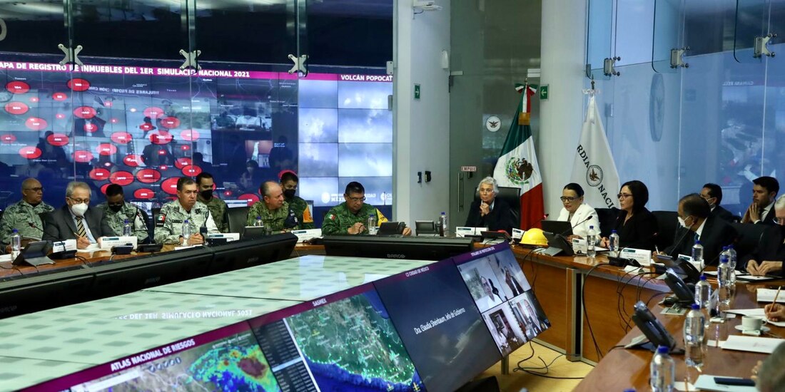 Integrantes del Comité Nacional de Emergencias, este lunes.