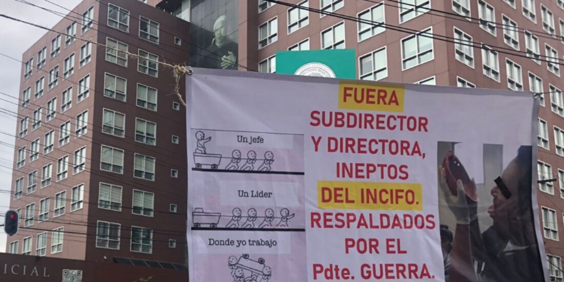Manta colocada frente al PJCDMX en contra de directivos del Incifo, ayer.