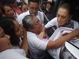 Madre de Roxana Guzmán encara a Sheinbaum