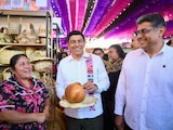 Salomón Jara Cruz con artesanos de la entidad.