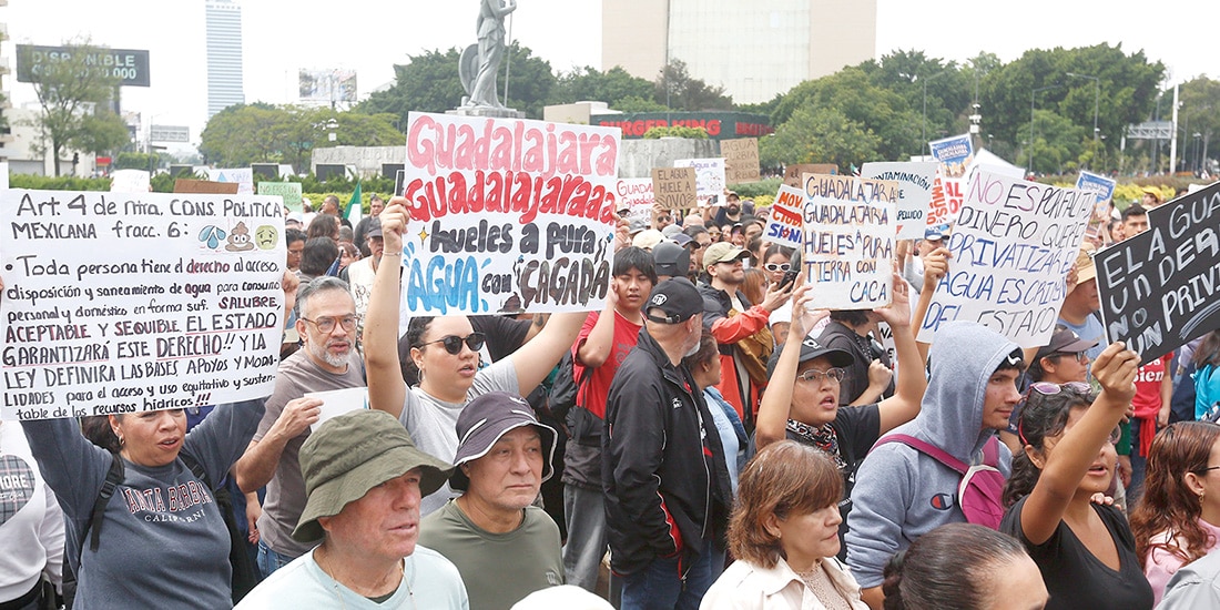 LA MANIFESTACIÓN transcurría en paz en un inicio, el domingo pasado.