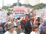 LA MANIFESTACIÓN transcurría en paz en un inicio, el domingo pasado.