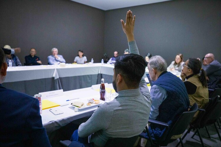 Expertos y activistas reunidos en la Mesa de Consulta de Medio Ambiente en Guanajuato resaltan la importancia de la participación ciudadana en la creación de políticas ambientales.