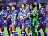 JUGADORAS del Cruz Azul, el mes
pasado en un duelo regular.