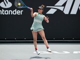 Lya Fernández en acción durante su juego ante Hailey Baptiste en la ronda de 64 del WTA Guadalajara Open AKRON 2023.