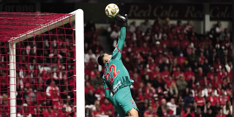 CAMBIO. Luis García regresó a la portería del Toluca y respondió a la confianza de
Mohamed.