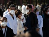 Trabajadores de la salud esperan recibir la vacuna contra el Covid-19, en la Ciudad de México.