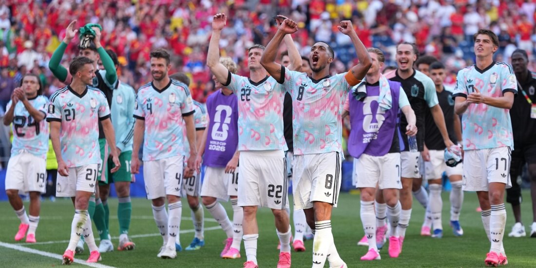 Jugadores de Bélgica festejan su pase a cuartos de final de la Copa del Mundo 2026.