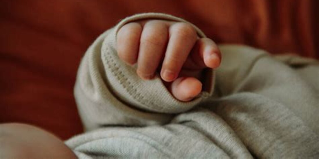 A la bebé la vendieron para poder comprar un iPhone 14.