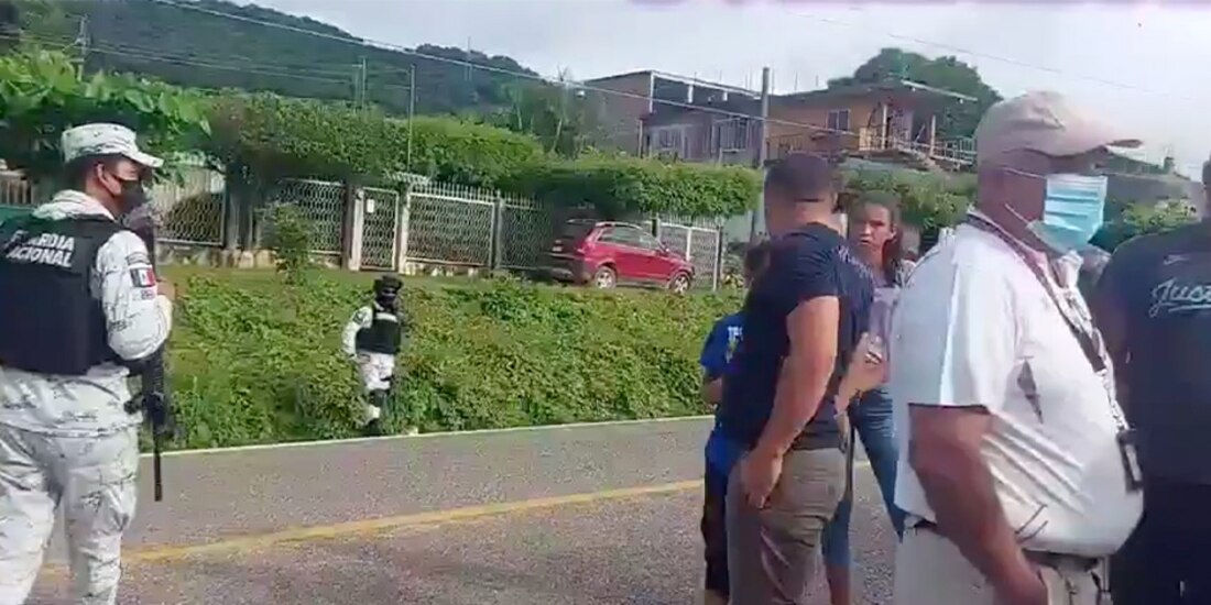 Migrantes de origen venezolanos son detenidos por elementos del INM y de la GN.