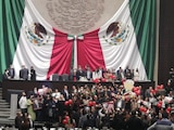 Diputados de la 4T cantan Las Mañanitas a AMLO en San Lázaro