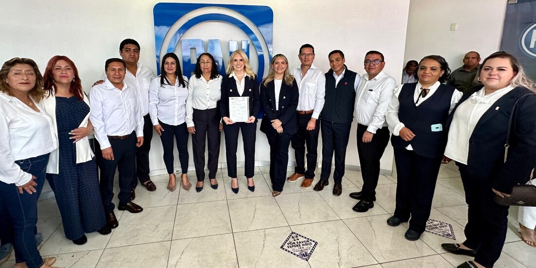 Este sábado acudió ante la Comisión Estatal de Procesos Electorales del Estado de México 2023-2026.