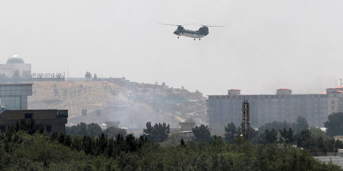 EU dice que el aeropuerto de Kabul está bajo ataque tras la entrada de talibanes.