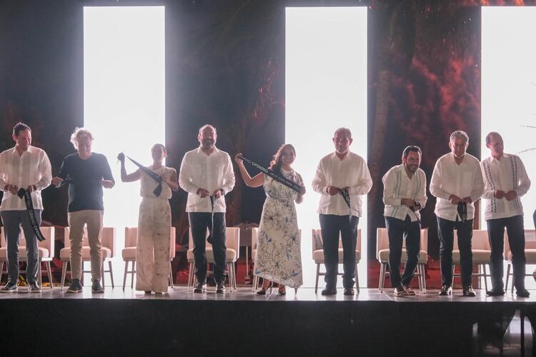 Mara Lezama asistió a la inauguración del Hotel Meliá Casa Maya.