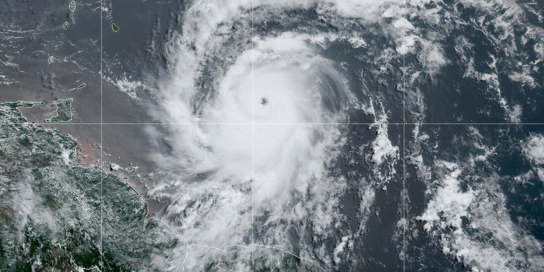 Imagen satelital del huracán Beryl en la zona de las Antillas, ayer.