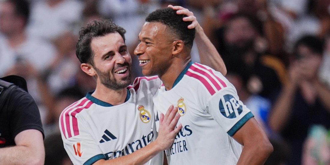 Kylian Mbappé celebrando uno de sus goles con Bernardo Silva.