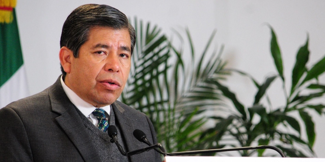 El excmisionado de Migración, Tonatiuh Guillén, en conferencia de prensa en imagen de archivo.