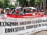 Magisterio marcha a la Segob para exigir atención a su pliego, ayer.