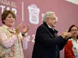 El Presidente López Obrador y la Gobernadora Delfina Gómez supervisan programas sociales en el Estado de México.