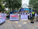 Vecinas y vecinos de Lomas de Chapultepec durante protesta