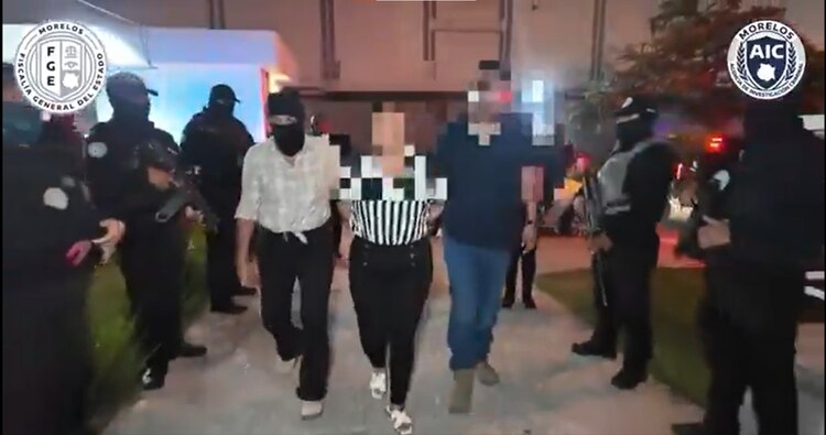 Momento de arresto de la implicada.