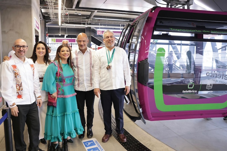 A la inauguración de teleférico de Uruapan asistió el titular de la SICT, Jesús Esteva Medina.