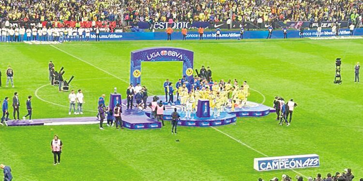 La vista a la cancha desde el palco de Guillermo Torres