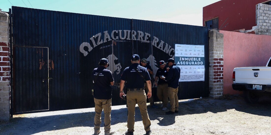 Elementos de la Fiscalía de Jalisco en el rancho Izaguirre