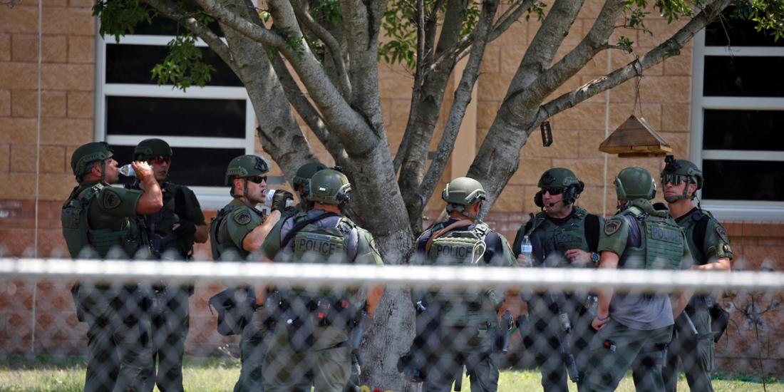 Reclaman retraso de policías para detener masacre en primaria de Texas