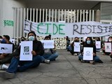 Aspectos de la manifestación afuera del CIDE, realizada por parte de su comunidad estudiantil en noviembre de 2021