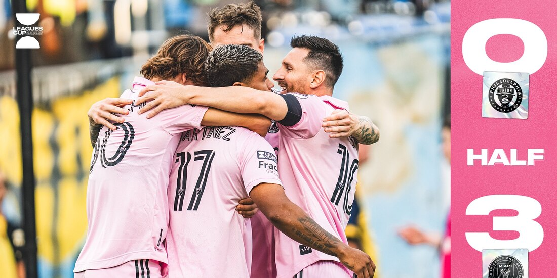 Lionel Messi y jugadores del Inter Miami celebran uno de sus goles ante el Philadelphia Union