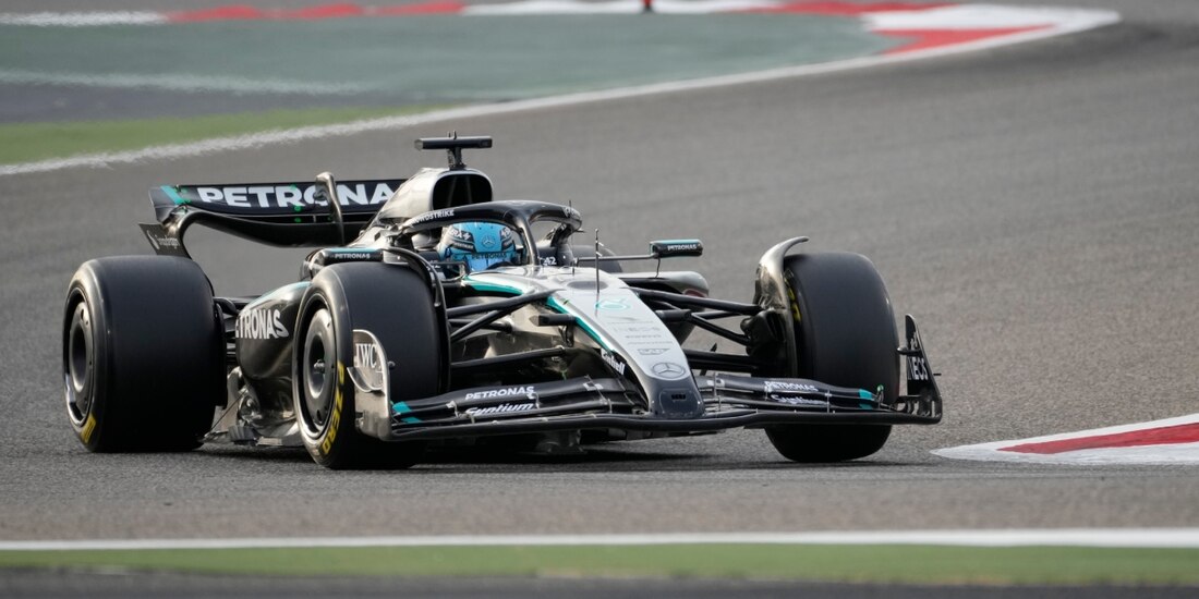 El Mercedes de George Russell en el último día de los test de pretemporada de la F1 2025.