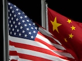 Banderas de Estados Unidos y China como imagen temática de la información.