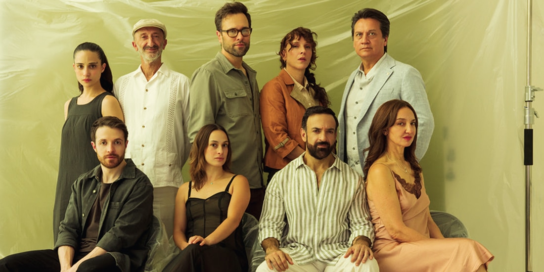 EL ACTOR junto al elenco de la obra La gaviota en sesión fotográfica