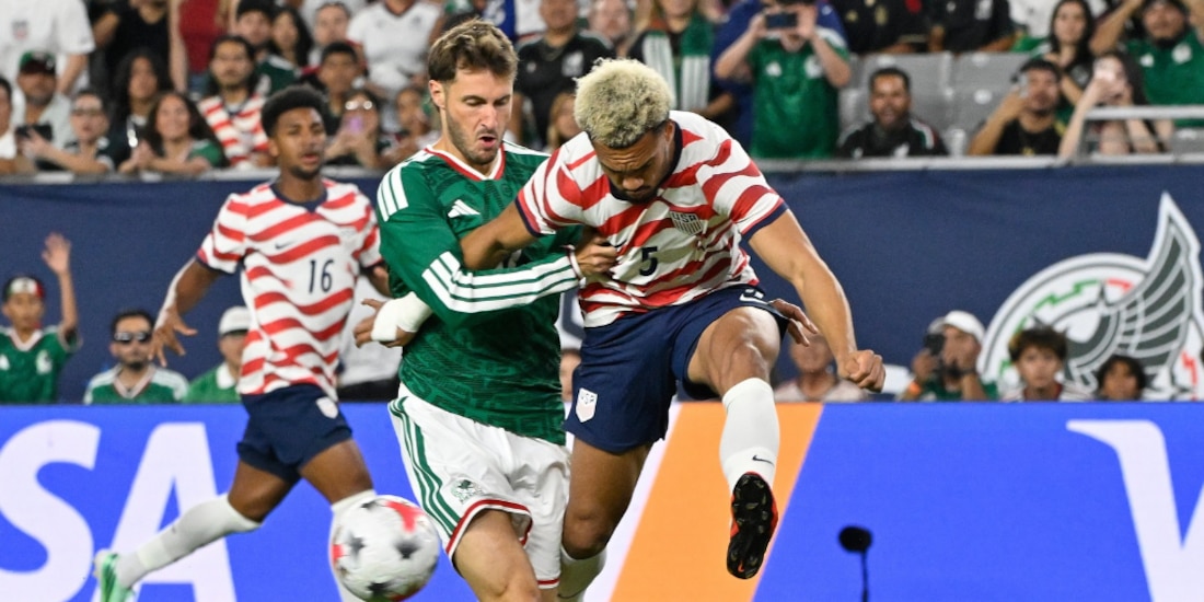 Santiago Gimenez comete terrible falla ante Estados Unidos,