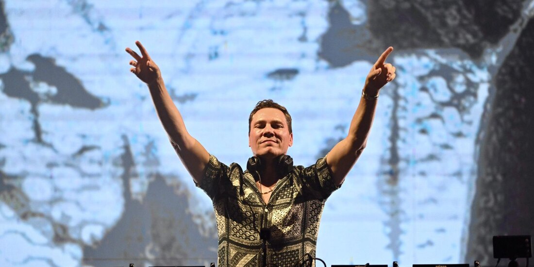 Tiësto, uno de los DJs más icónicos del mundo, encendió la noche en la FENAPO 2025.