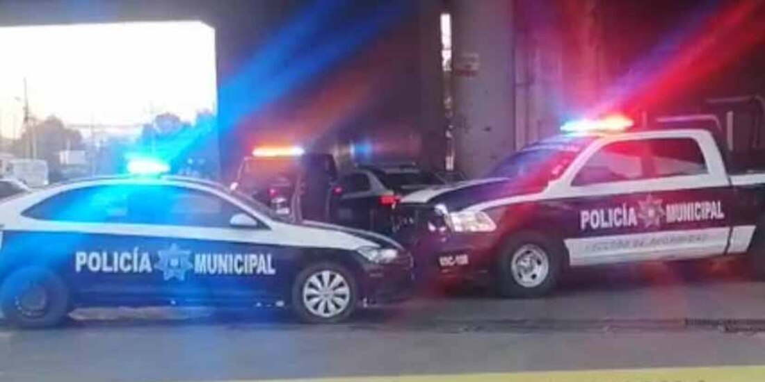 Elementos de la Policía Municipal acordonan la zona en donde fueron hallados los restos.