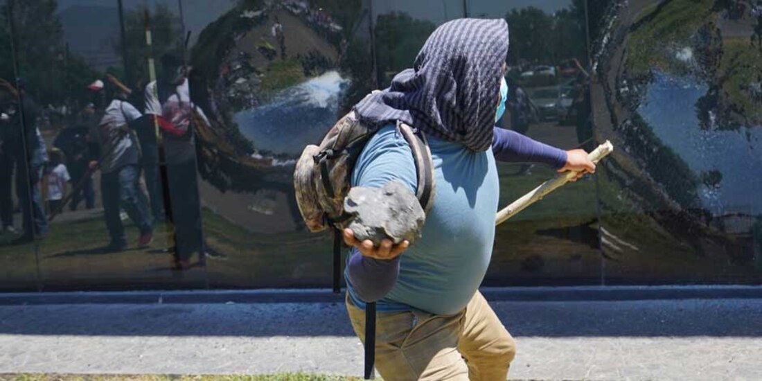 Un aspecto del ataque de comuneros de Arantepacua a la Fiscalía de Michoacán