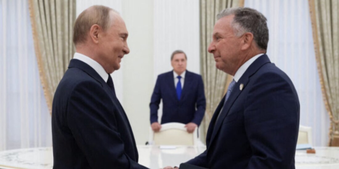 Vladimir Putin y Steve Witkoff, en el Kremlin, ayer.