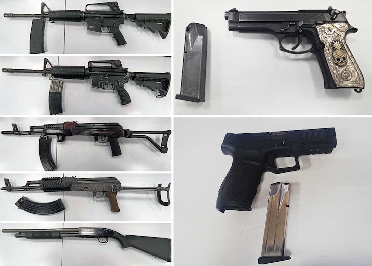 A los detenidos les fueron decomisadas varias armas largas y cortas.